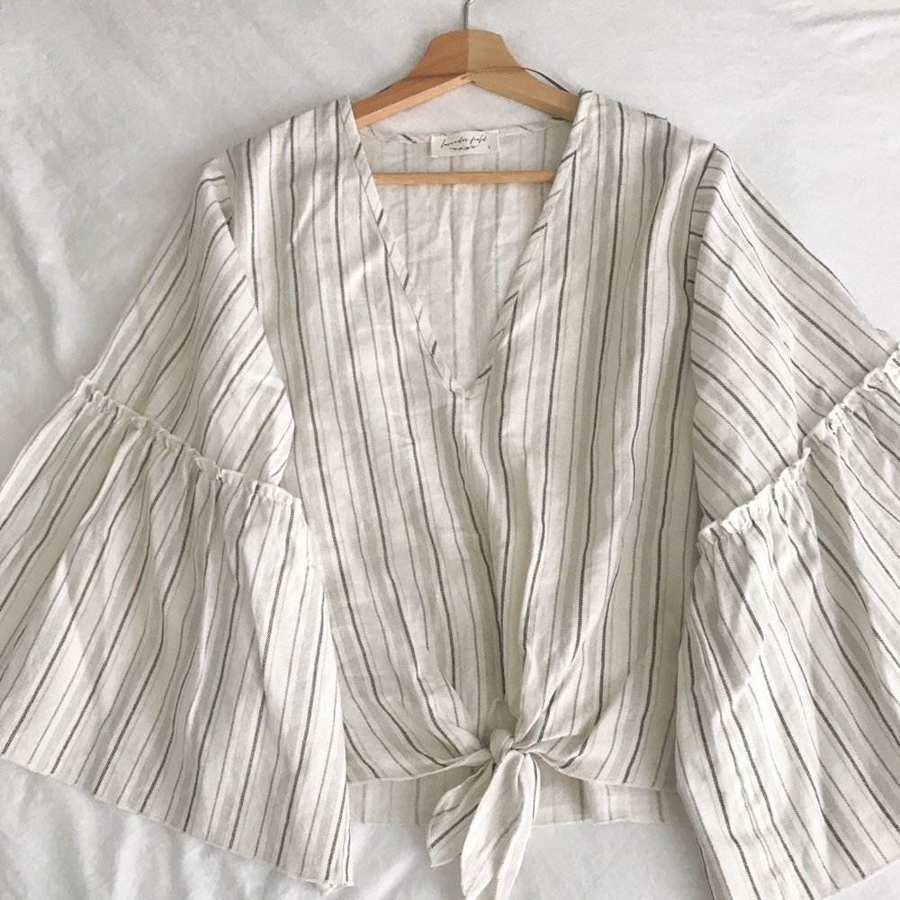 BOUTIQUE WIDE SLEEVE BLOUSE